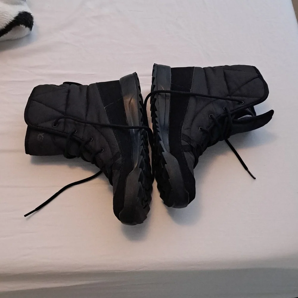 Winter boots - Picture 1 of 5